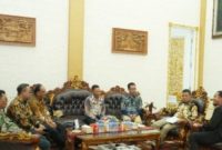 Bupati Sumenep Achmad Fauzi Wongsojudo saat menerima kunjungan jajaran PLN UIP JBTB di Rumah Dinas Bupati.