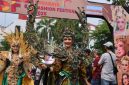 Parade Surabaya Fashion Festival 2025 di Plaza Internatio.
