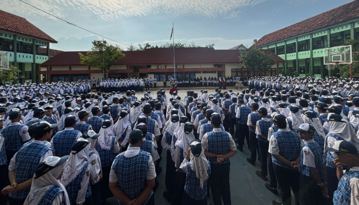 Kegiatan yang berlangsung mulai pukul 07.00 WIB itu diikuti oleh para siswa, guru, serta seluruh jajaran sekolah. 