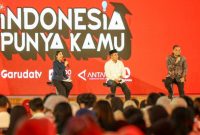 Wali Kota Surabaya Eri Cahyadi bersama Menteri Koperasi RI Ferry Juliantono saat menghadiri acara “Indonesia Punya Kamu” di Airlangga Convention Center, Kampus C Unair.