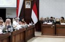 Staf Ahli Wali Kota Surabaya Maria Theresia Ekawati Rahayu menerima kunjungan kerja Komite IV DPD RI di Ruang Sidang Wali Kota, Balai Kota Surabaya.