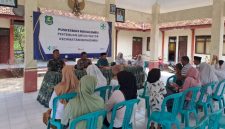 Kepala Puskesmas Masalembu Dian Maharanny, M.Kes saat memberikan penjelasan terkait pelaksanaan Bulan Imunisasi Anak Sekolah (BIAS) di wilayah kerjanya.