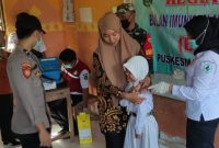 Pelaksanaan Bulan Imunisasi Anak Sekolah (BIAS) sebagai upaya meningkatkan kekebalan tubuh anak terhadap berbagai penyakit berbahaya.