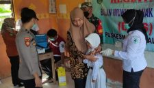 Pelaksanaan Bulan Imunisasi Anak Sekolah (BIAS) sebagai upaya meningkatkan kekebalan tubuh anak terhadap berbagai penyakit berbahaya.