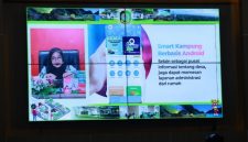 Bupati Banyuwangi Ipuk Fiestiandani memaparkan inovasi Jagoan Tani dan I-Care di hadapan dewan juri Kovablik Jatim 2025, Kamis (27/11/2025).