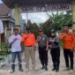 Tim BPBD Bangkalan menyalurkan bantuan kepada pengungsi erupsi Semeru di Lumajang.