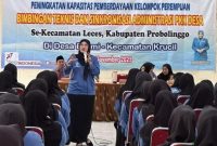 Ketua TP PKK Kabupaten Probolinggo Ning Marisa Juwitasari membuka bimtek administrasi PKK untuk kader se-Kecamatan Leces.