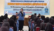 Ketua TP PKK Kabupaten Probolinggo Ning Marisa Juwitasari membuka bimtek administrasi PKK untuk kader se-Kecamatan Leces.
