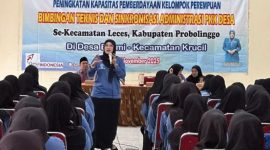Ketua TP PKK Kabupaten Probolinggo Ning Marisa Juwitasari membuka bimtek administrasi PKK untuk kader se-Kecamatan Leces.