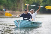Wali Kota Probolinggo dr. Aminuddin meluncurkan aplikasi Jelita sekaligus menyerahkan penghargaan Lomba Kampung Wisata 2025 di Ranu Sentong, Sabtu (29/11).