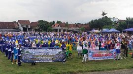 Puluhan kelompok drumband memeriahkan Probolinggo Marching Championship 2025. 
