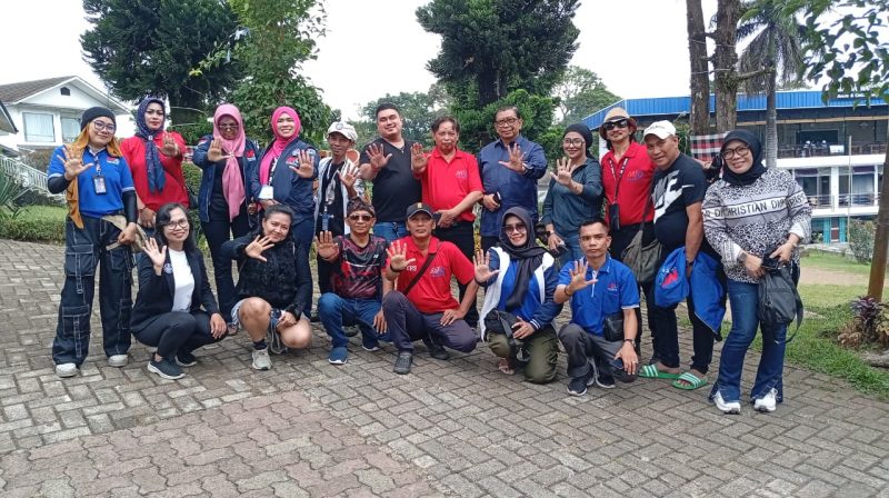 Ketua Dewan Penasehat PP MIO Indonesia, Prof Budiharjo foto bersama jajaran pengurus MIO Indonesia.