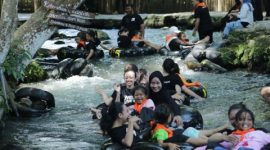 kawasan wisata Tumpak Selo, Kecamatan Pronojiwo, menjadi bagian dari upaya pemulihan psikologis anak-anak penyintas erupsi Semeru.