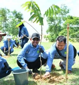 Bupati Fauzi Dorong Penghijauan Berkelanjutan, 1.300 Bibit Pohon Ditanam