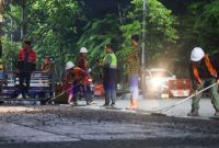 kondisi Jalan Raya Panjang Jiwo yang baru diaspal.