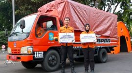 Proses pelepasan bantuan kemanusiaan Pemkot Surabaya untuk korban banjir dan longsor di Sumatera.