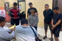 Dua warga yang diamankan Personel Sat Samapta Polres Sumenep.