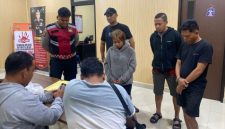 Dua warga yang diamankan Personel Sat Samapta Polres Sumenep.