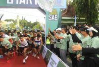 Bupati Probolinggo dr. Mohammad Haris bersama Forkopimda saat melepas peserta Kraksaan Aspirasi Run 2025.