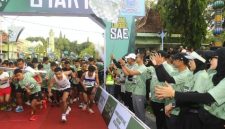 Bupati Probolinggo dr. Mohammad Haris bersama Forkopimda saat melepas peserta Kraksaan Aspirasi Run 2025.