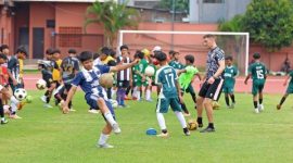 Delegasi Tranmere Rovers FC dan pejabat Pemkot Surabaya saat audiensi di Balai Kota.