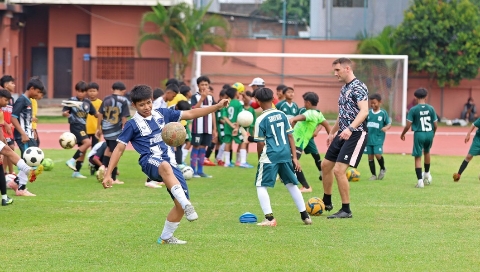 Delegasi Tranmere Rovers FC dan pejabat Pemkot Surabaya saat audiensi di Balai Kota.