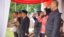 Upacara peringatan Hari Anti Korupsi Sedunia 2025 berlangsung di Stadion Bayuangga Kota Probolinggo, Selasa (9/12), dipimpin Kajari Kota Probolinggo Lilik Setiyawan.