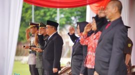 Upacara peringatan Hari Anti Korupsi Sedunia 2025 berlangsung di Stadion Bayuangga Kota Probolinggo, Selasa (9/12), dipimpin Kajari Kota Probolinggo Lilik Setiyawan.