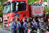 Tim Damkar Surabaya yang selalu merespons laporan darurat melalui call center 112.