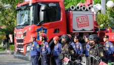 Tim Damkar Surabaya yang selalu merespons laporan darurat melalui call center 112.