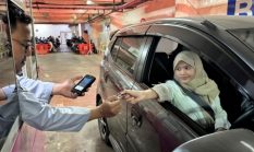 Pemkot Surabaya Wajibkan Pembayaran Parkir Nontunai Mulai 2026