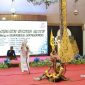 Para peserta Festival Dalang Topeng Remaja 2025 tampil di Pendopo Agung Keraton Sumenep.
