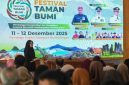 Bupati Banyuwangi Ipuk Fiestiandani saat di Festival Taman Bumi (Geopark) di Pendopo Sabha Swagatha Blambangan, Kamis (11/12/2025).
