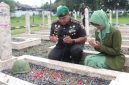 Dandim 0827/Sumenep Letkol Arm Bendi Wibisono memimpin ziarah di TMP Jokotole Sumenep.