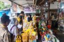 TPID Sumenep saat melakukan pemantauan harga dan stok kebutuhan pokok di Pasar Anom.