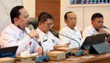 Kepala Bappeda Sumenep Arif Firmanto memimpin rapat penguatan implementasi SAKIP bersama perangkat daerah di Kantor Bappeda Sumenep.