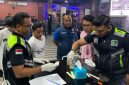 Petugas gabungan Polres Sumenep melakukan patroli dan razia di salah satu tempat hiburan malam untuk mencegah penyalahgunaan narkoba, Jumat malam (12/12/2025).