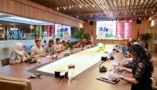 Bupati Banyuwangi Ipuk Fiestiandani bertemu jajaran direksi PT Aviasi Pariwisata Indonesia (InJourney) di Jakarta guna membahas penguatan ekosistem pariwisata, Rabu (11/12/2025).