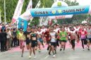 Peserta Sumenep Sun Run 2025 di kawasan Taman Potre Koneng, Minggu (14/12/2025).