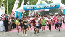 Peserta Sumenep Sun Run 2025 di kawasan Taman Potre Koneng, Minggu (14/12/2025).