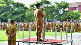 Bupati Sumenep Achmad Fauzi Wongsojudo memimpin apel gabungan ASN di lingkungan Pemkab Sumenep dan mengimbau kewaspadaan terhadap potensi cuaca ekstrem jelang Natal dan Tahun Baru, Senin (22/12/2025).