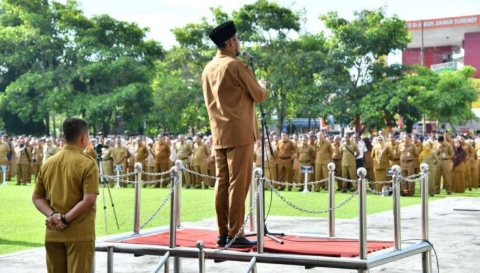 Bupati Sumenep Achmad Fauzi Wongsojudo memimpin apel gabungan ASN di lingkungan Pemkab Sumenep dan mengimbau kewaspadaan terhadap potensi cuaca ekstrem jelang Natal dan Tahun Baru, Senin (22/12/2025).