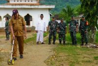 Dandim 0827/Sumenep Letkol Arm Bendi Wibisono bersama tim melakukan peninjauan dan pengukuran lokasi sasaran TMMD ke-127 TA 2026 di Dusun Karang, Desa Mandala, Kecamatan Rubaru, Senin (22/12/2025).