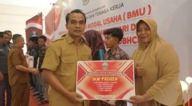 Pemerintah Kabupaten Bangkalan melalui Disperinaker menyalurkan Bantuan Modal Usaha bersumber dari DBH-CHT Tahun 2025 kepada pelaku Industri Kecil dan Menengah (IKM).