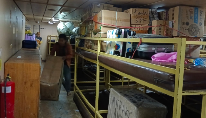 Dugaan penyelundupan rokok ilegal. Fakta itu terungkap dalam pelayaran KM Sabuk Nusantara 91 rute Kalianget–Kangean–Sapeken pada Sabtu malam, 20 Desember 2025.