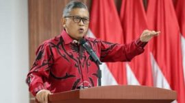 Sekjen DPP PDI Perjuangan Hasto Kristiyanto menyampaikan pesan Natal 2025 di Jakarta, Kamis (25/12/2025).
