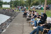 Wisatawan memadati salah satu destinasi wisata di Banyuwangi selama libur Natal dan Tahun Baru 2025–2026.