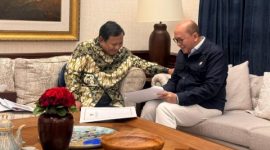 Presiden Prabowo Subianto menerima Menteri Investasi dan Hilirisasi sekaligus Kepala BPI Danantara Rosan Perkasa Roeslani di kediaman Kertanegara, Jakarta, Sabtu malam (27/12/2025). (Foto: Sekretariat Presiden)