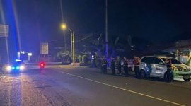 Personel Satlantas Polres Sumenep bersama unsur gabungan menggelar patroli skala besar untuk mengantisipasi balap liar di sejumlah ruas jalan Kabupaten Sumenep, Minggu (28/12/2025) dini hari.