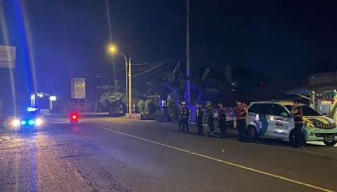Personel Satlantas Polres Sumenep bersama unsur gabungan menggelar patroli skala besar untuk mengantisipasi balap liar di sejumlah ruas jalan Kabupaten Sumenep, Minggu (28/12/2025) dini hari.